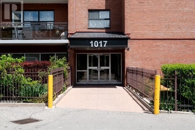 Property Photo: 1017 Seneca Avenue 508 ON L5G 3X5