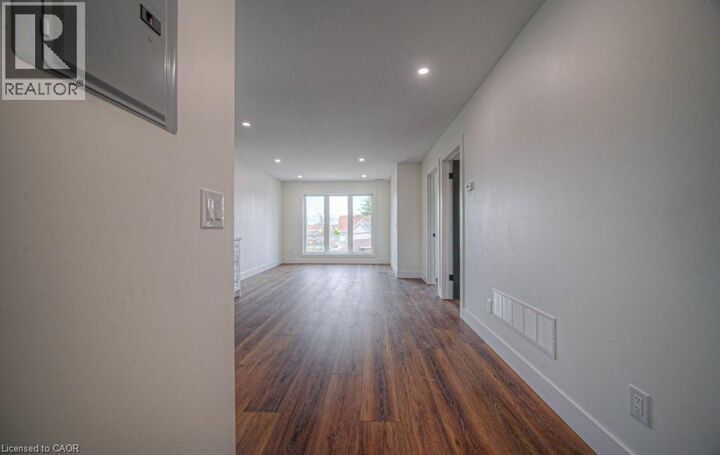 Property Photo:  1 Bond Street 3  ON N1R 4B2 
