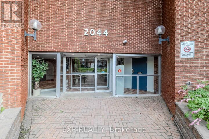 Property Photo:  2044 Arrowsmith Drive 404 B  ON K1J 7V8 