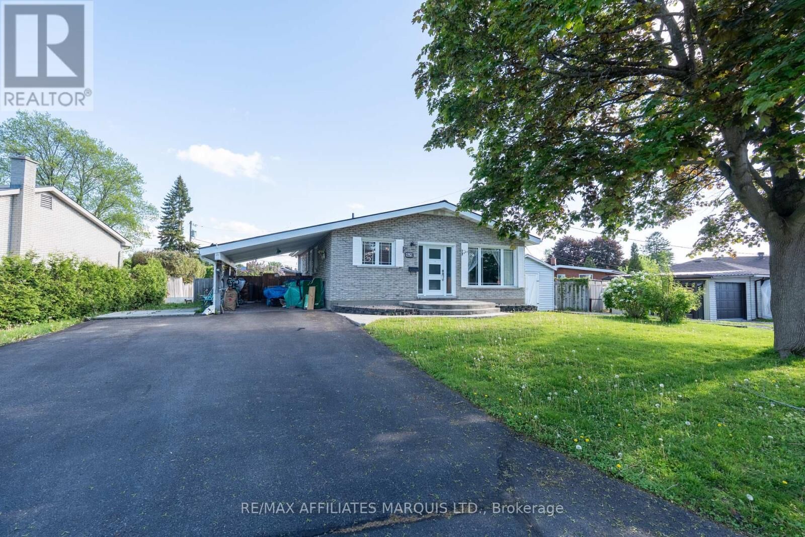 Property Photo:  429 Beach Avenue  ON K6H 5P3 