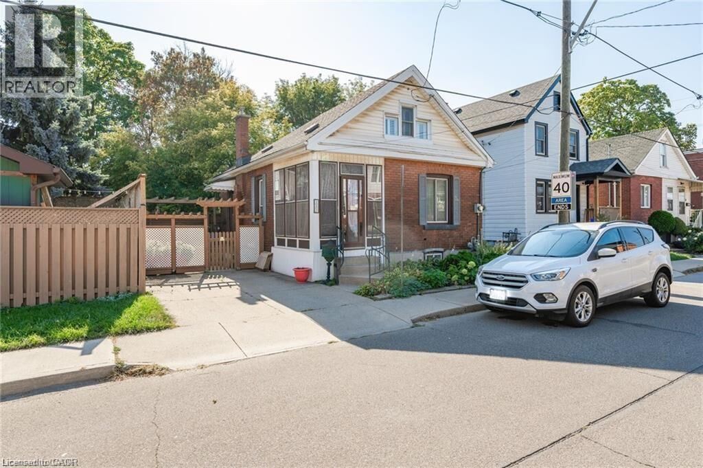 Property Photo:  252 Beechwood Avenue  ON L8L 2T1 
