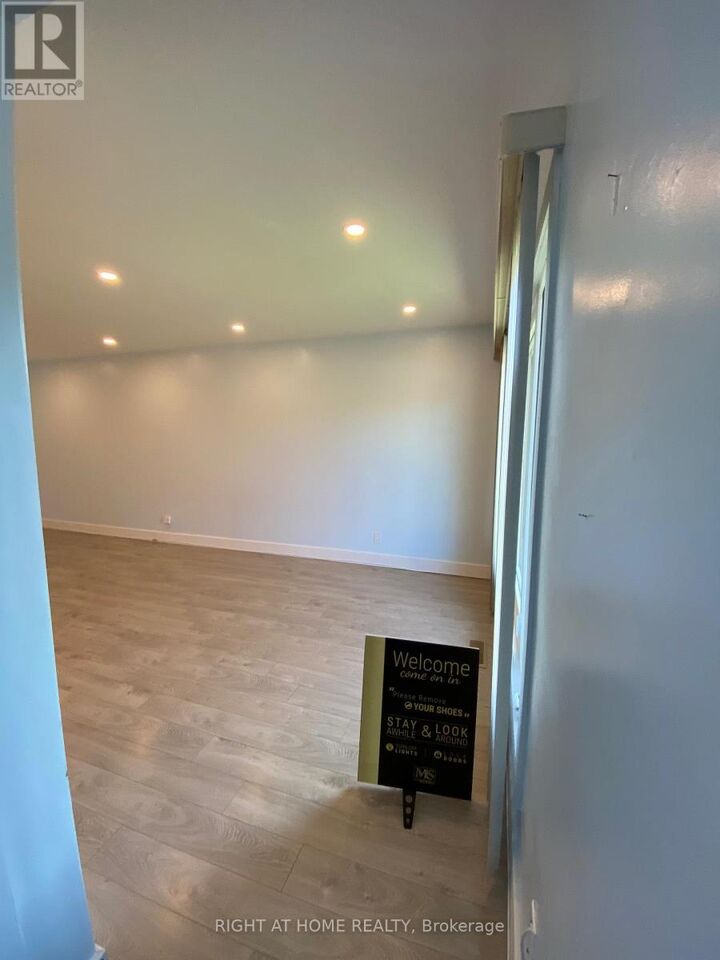 Property Photo: 112 Walter Avenue Main ON L3Y 2T6