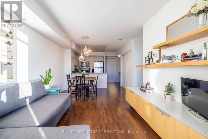Property Photo:  5740 Yonge Street 1510  ON M2M 0B1 