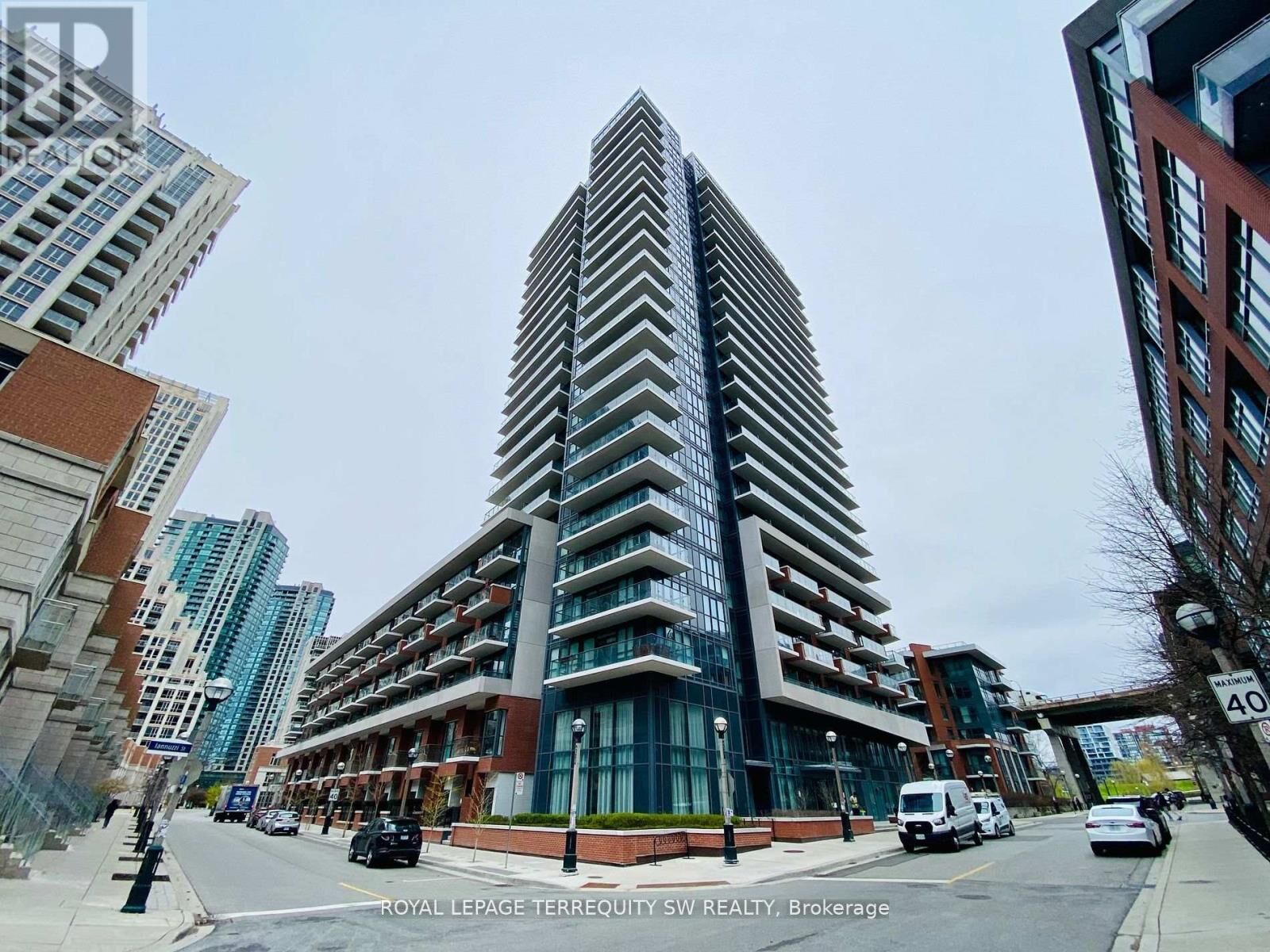 Property Photo: 38 Iannuzzi Street Lph09 ON M5V 0S2