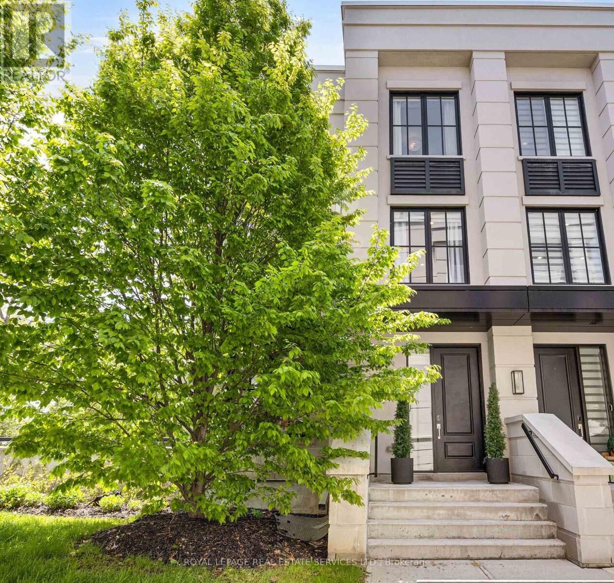 Property Photo:  1195 Gooseberry Lane 301  ON L5G 0B7 