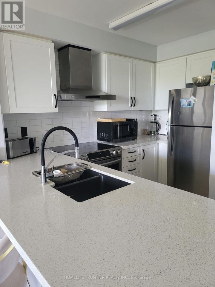 Property Photo: 310 Red Maple Road East 217 ON L4C 0T7