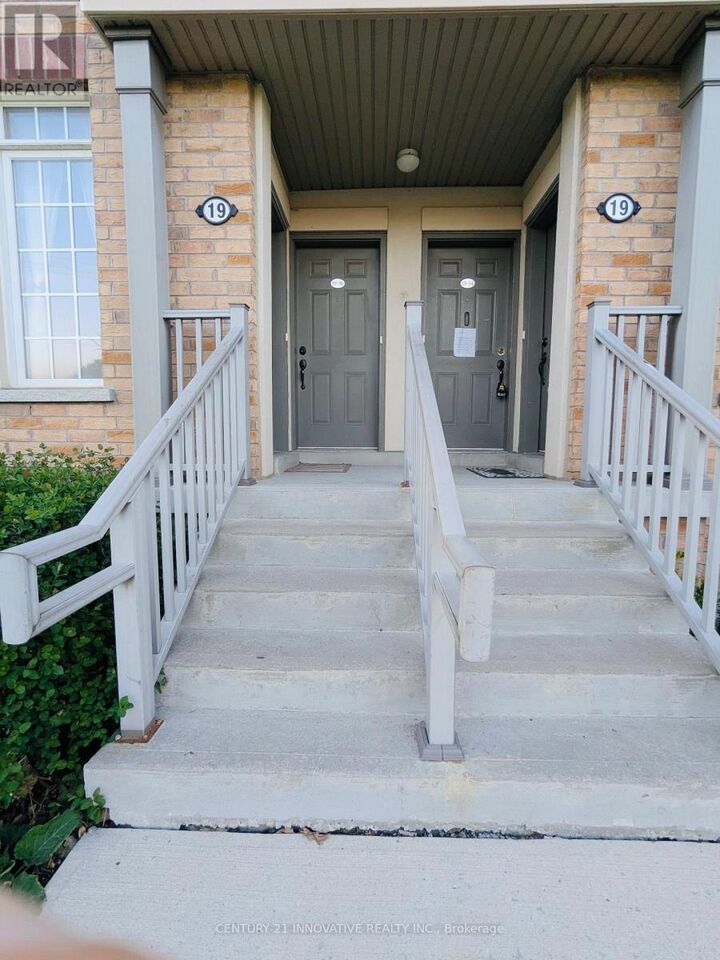 Property Photo:  19 Island Road 35  ON M1C 0E4 