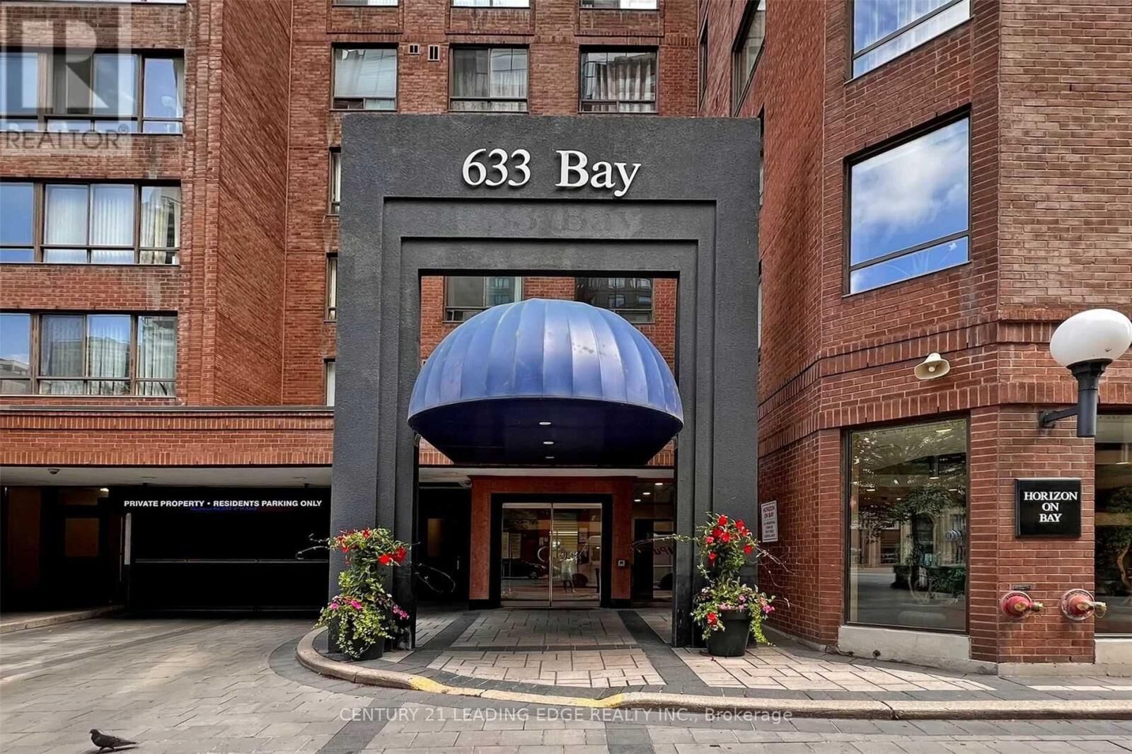 Property Photo: 633 Bay Street 2204 ON M5G 2G4