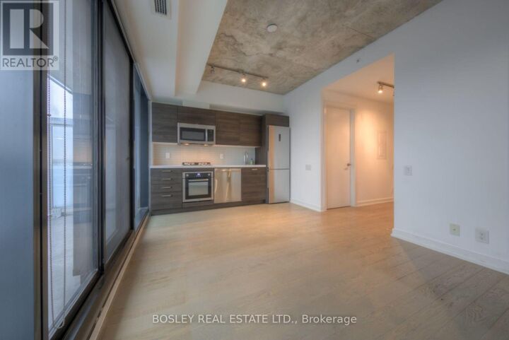 Property Photo:  11 Charlotte Street 3104  ON M5V 2H5 