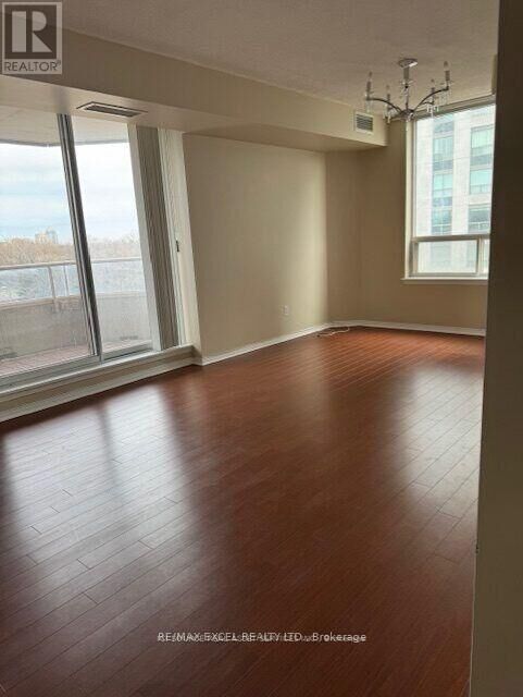 Property Photo: 18 Hillcrest Avenue ON M2N 6T5