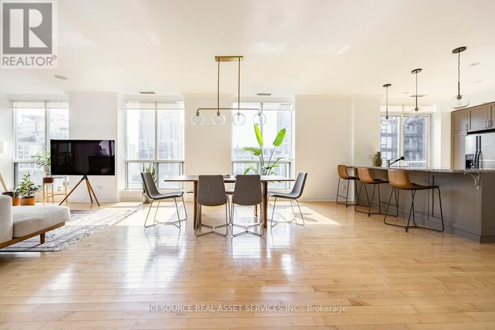 Property Photo: 250 Wellington Street West Ph40 ON M5V 3P6