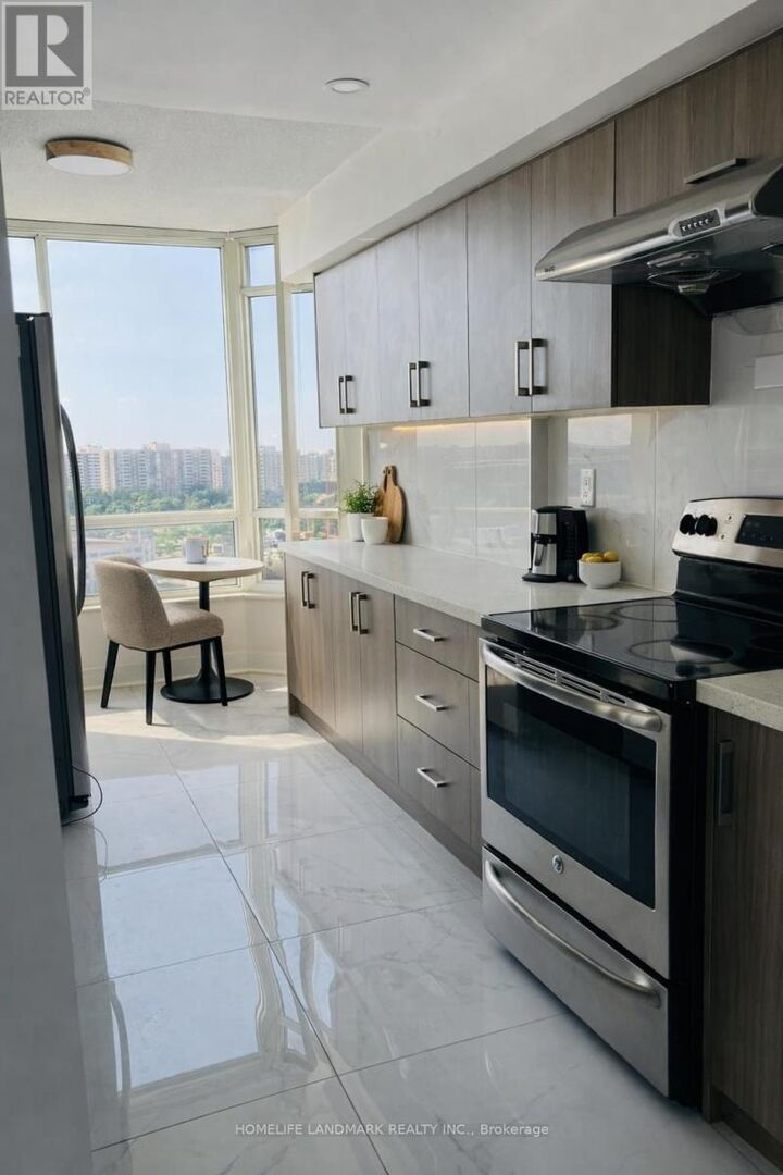 Property Photo:  22 Hanover Road 1510  ON L6S 5K7 