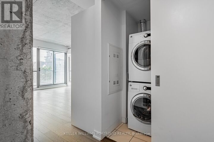 Property Photo: 39 Brant Street 726 ON M5V 0M8