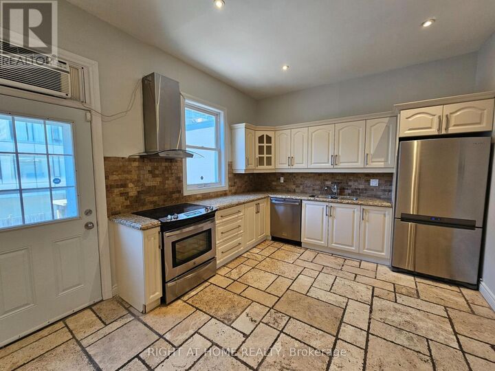 Property Photo:  550 Yonge Street 3F  ON M4Y 1Y8 