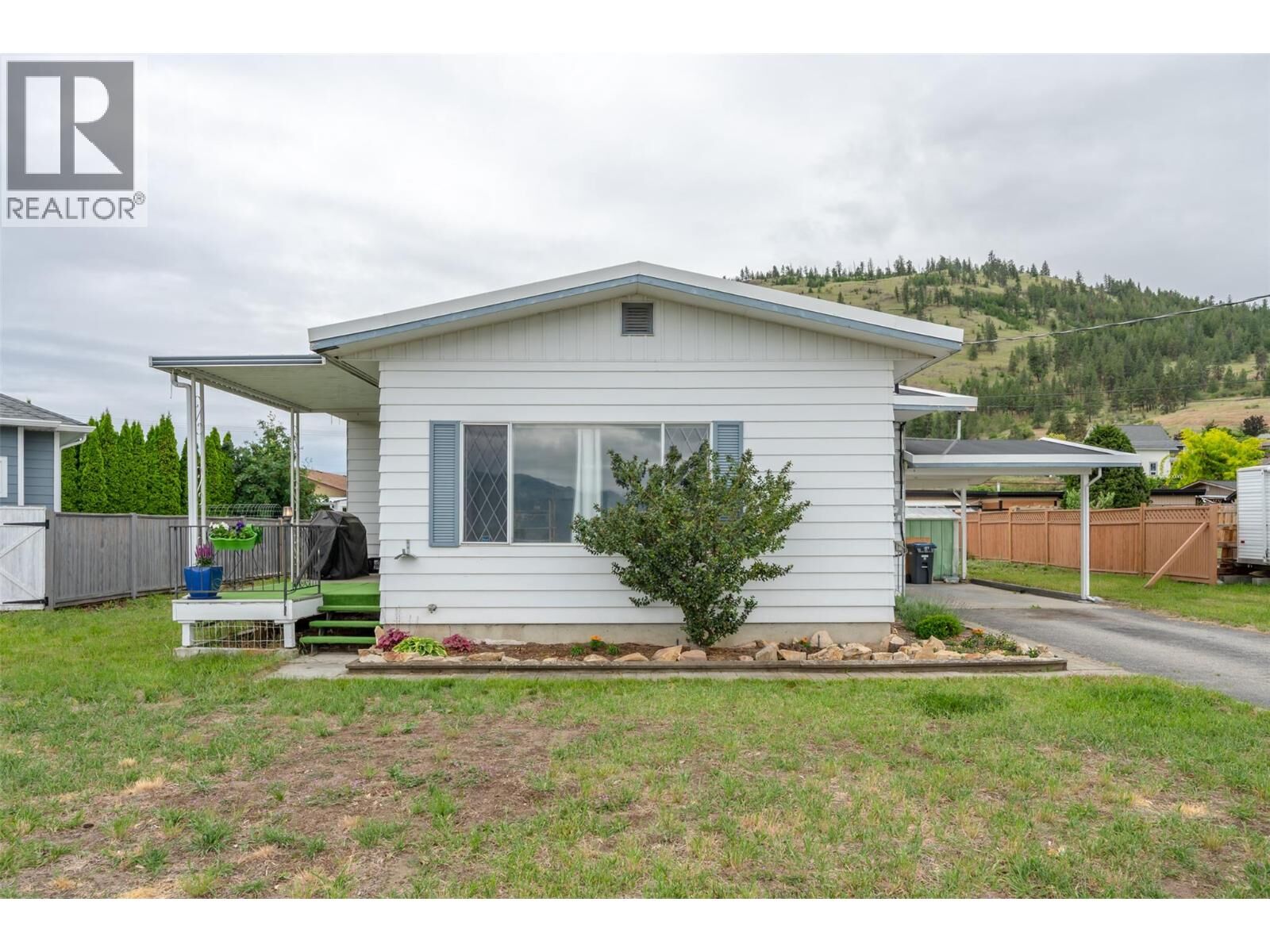 Property Photo: 7503 Howis Crescent BC V0H 1Z4