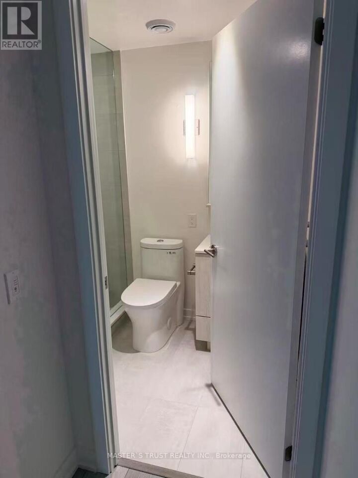 Property Photo:  120 Broadway Avenue 812  ON M4P 0E9 