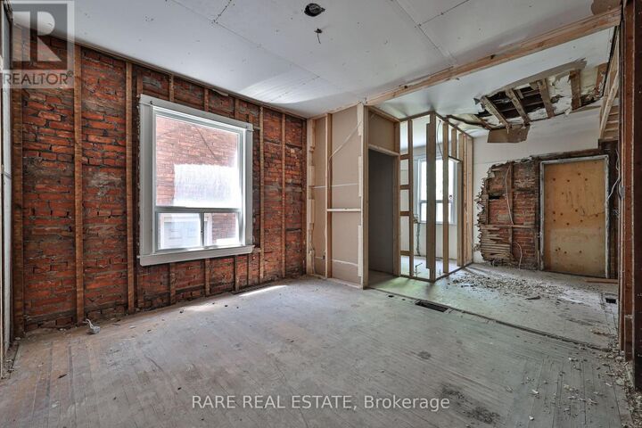 Property Photo:  21 Chestnut Avenue  ON L8L 6K5 