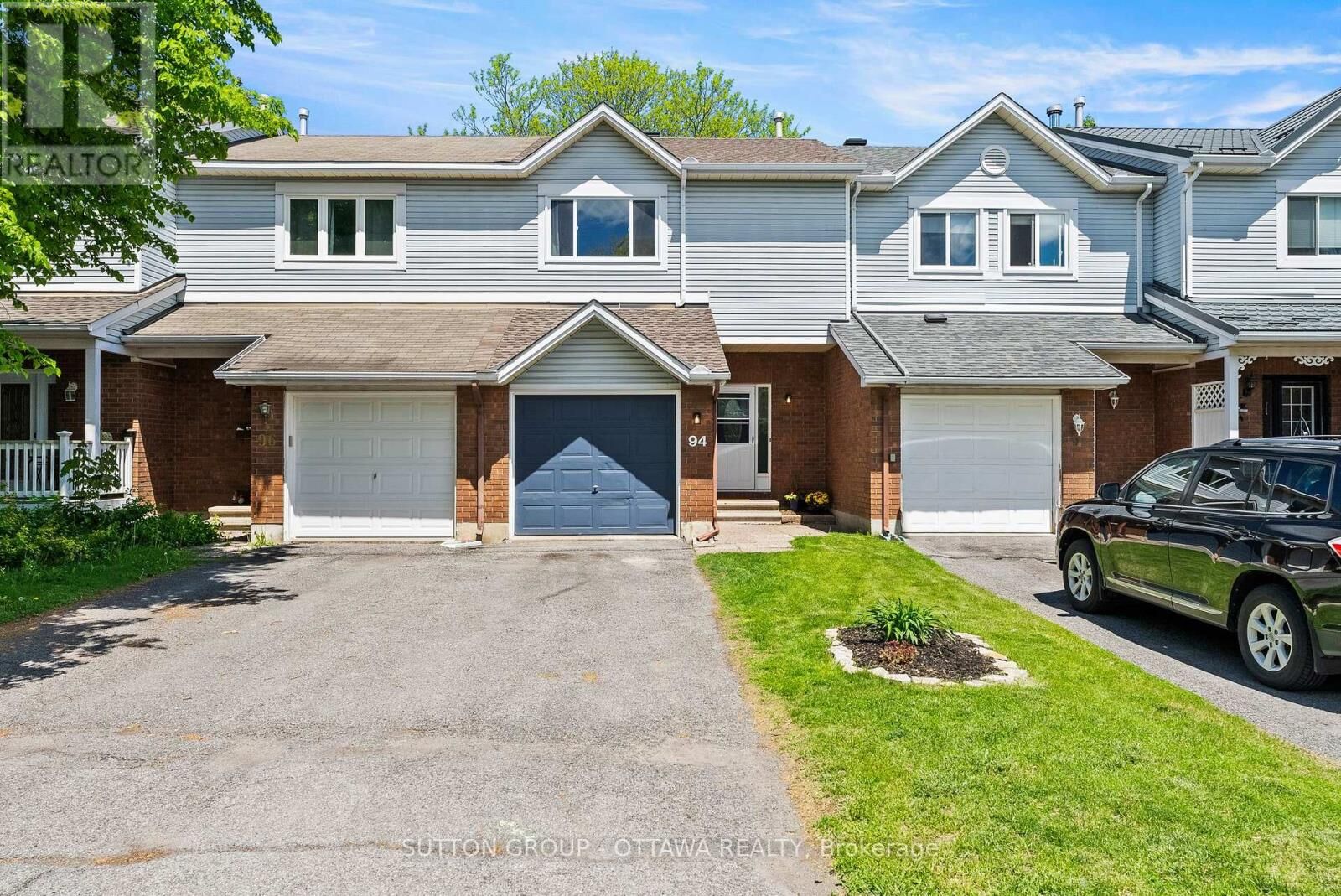 Property Photo:  94 Piper Crescent  ON K2K 2S9 