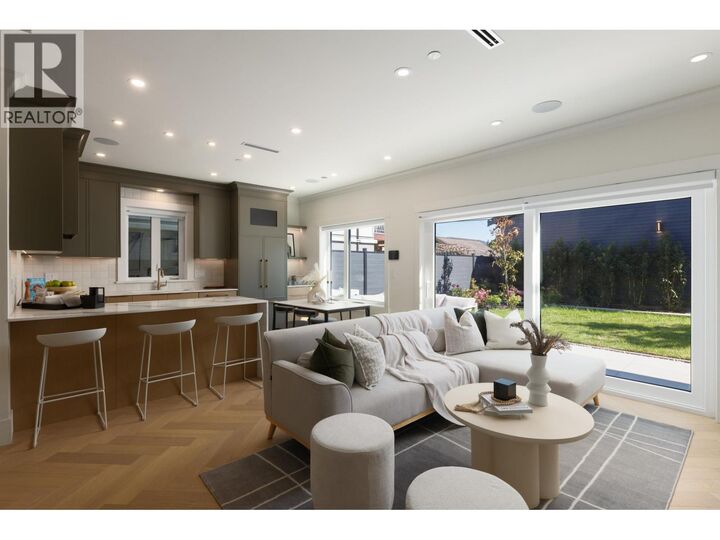 Property Photo:  258 East 19 Avenue 2  BC V5V 1J2 