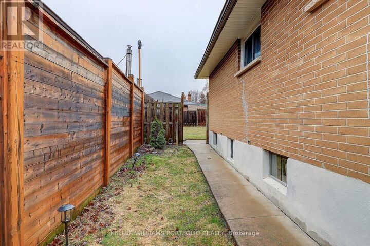 Property Photo:  962 Willowdale Avenue Lower Unit  ON L1H 1W4 