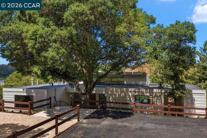 Property Photo: 16 Sunnyside Ct CA 94563