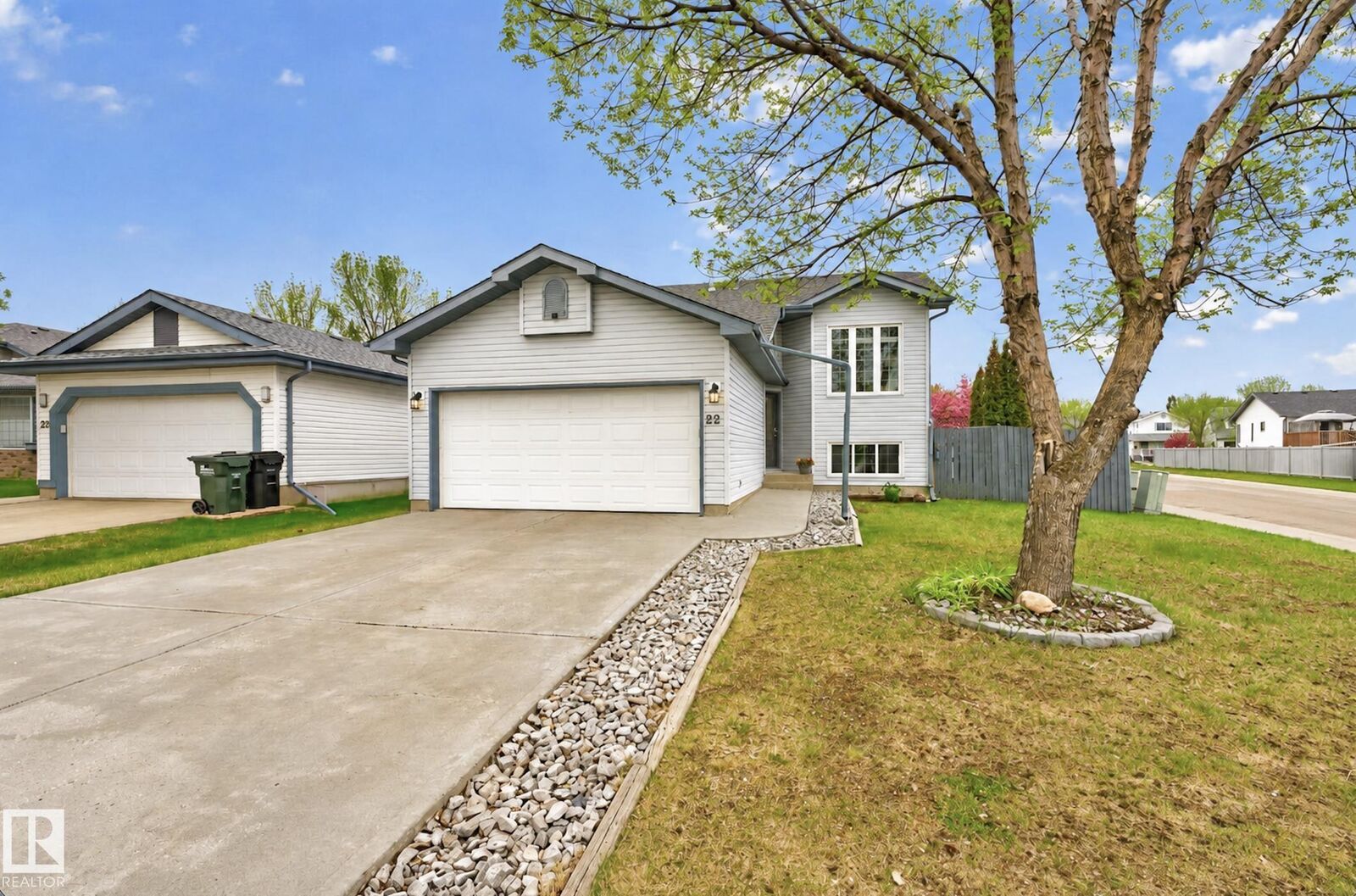 Property Photo:  22 Dorian Way  AB T8H 1Y2 