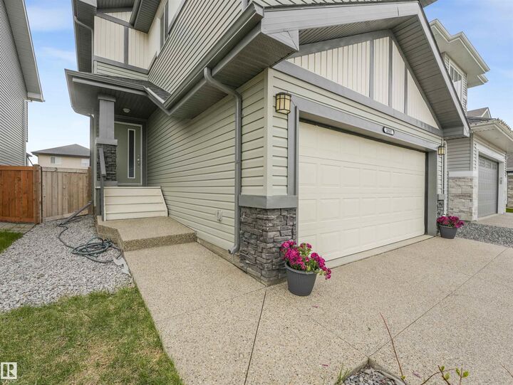 Property Photo:  20507 99 Avenue NW  AB T5T 7L5 