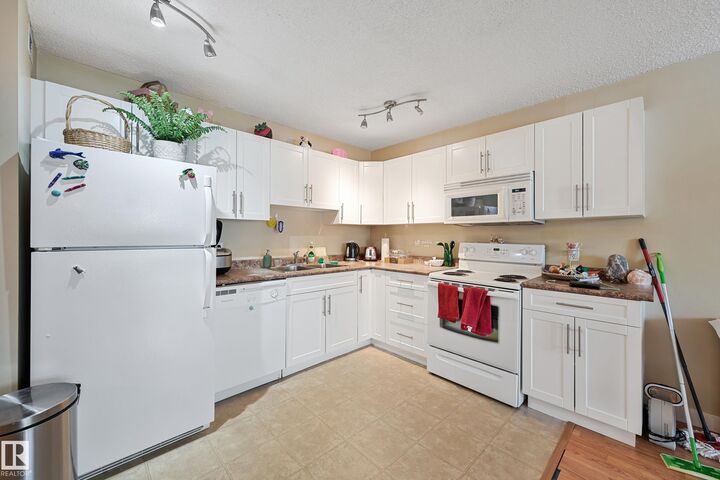 Property Photo: 9710 105 Street NW 901 AB T5K 1A4
