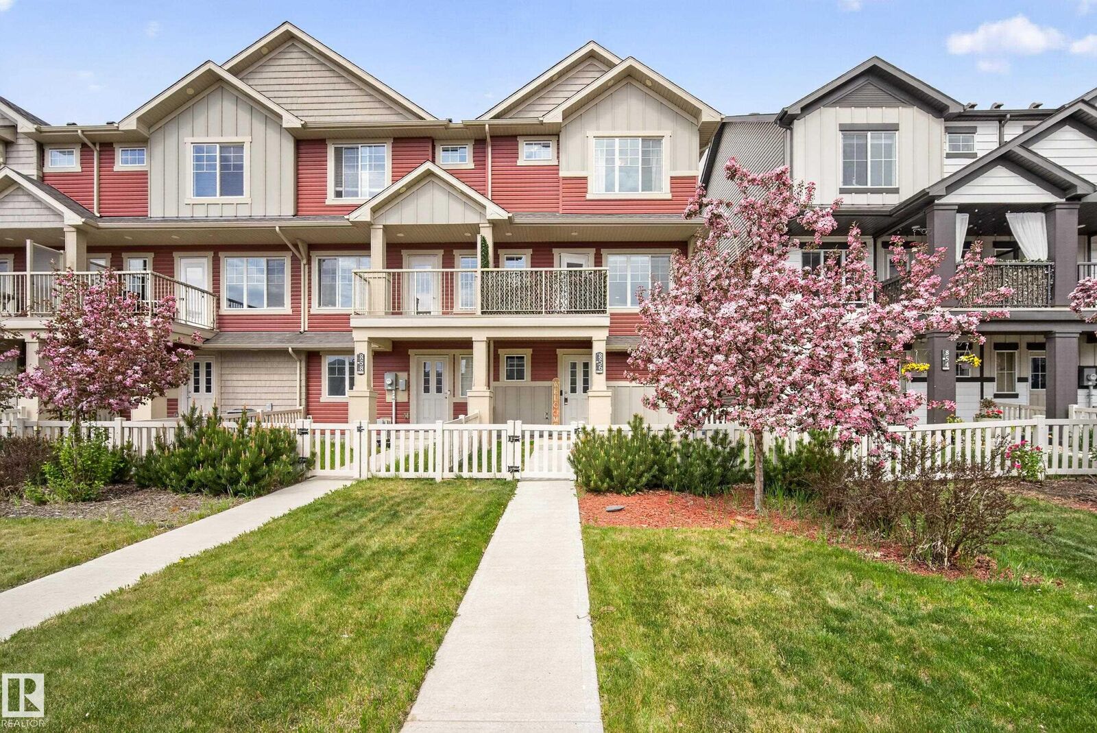 Property Photo:  856 Daniels Way SW  AB T6W 4C8 