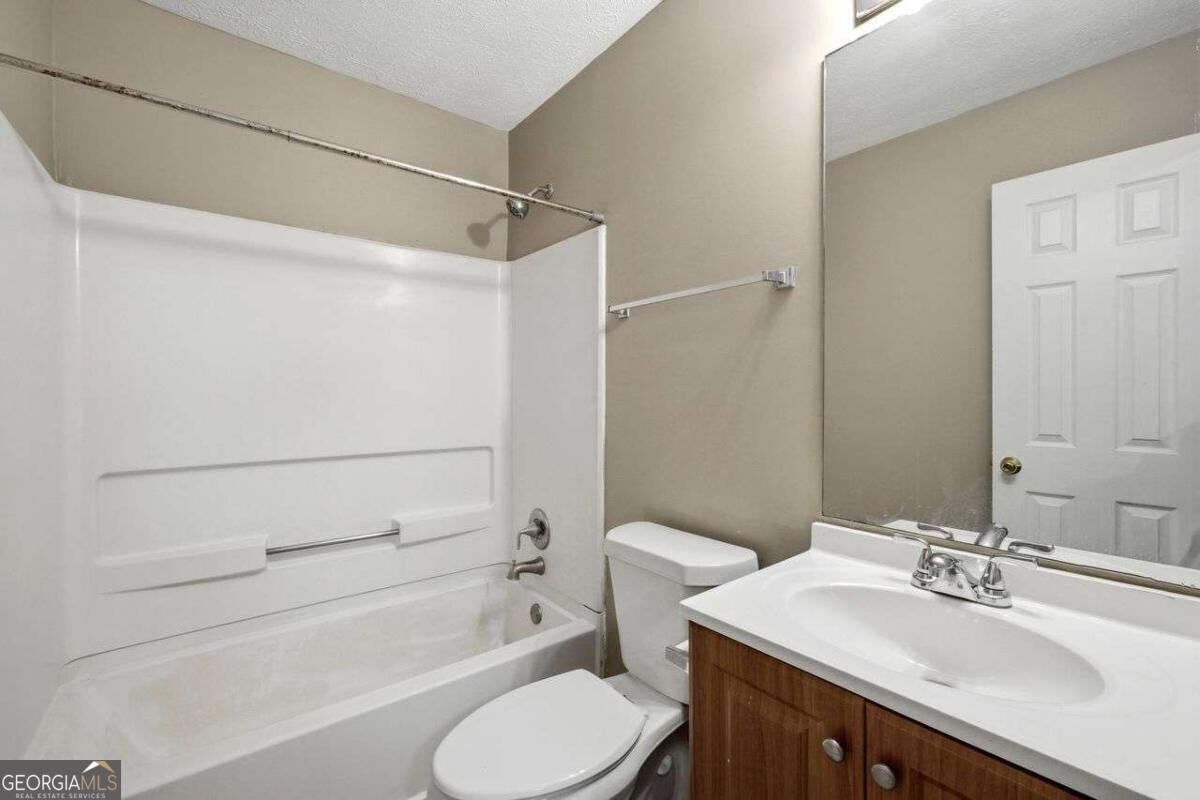 Property Photo:  800 Revena Drive  GA 30168 