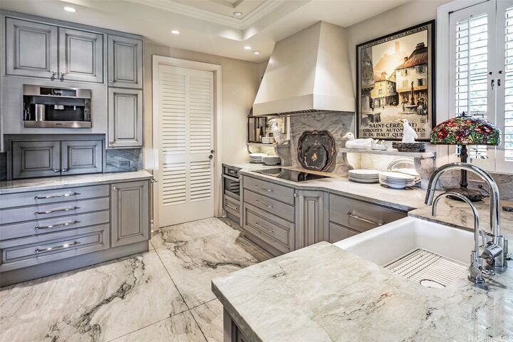 Property Photo: 1740 S Beretania Street 25 HI 96826