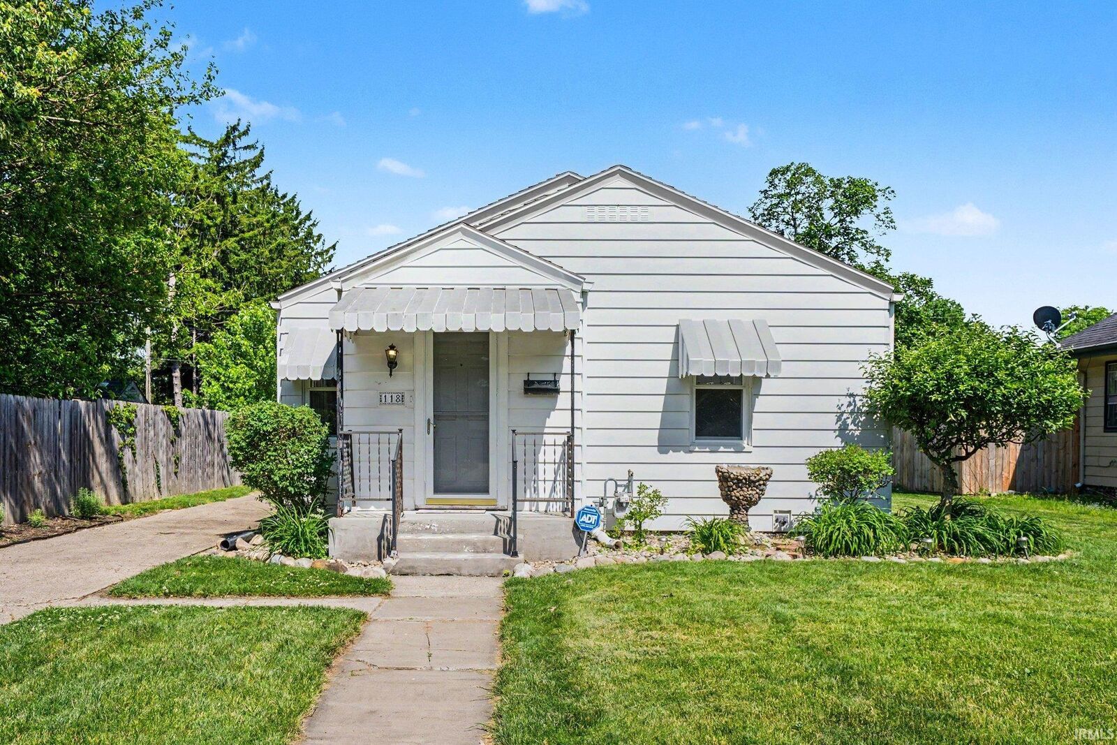 Property Photo:  118 S Highland Avenue  IN 46514-2058 