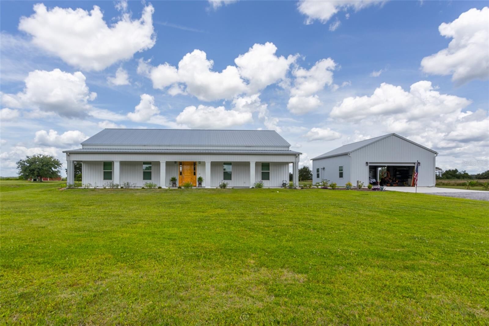 Property Photo: 222 County Road 15 FL 32110