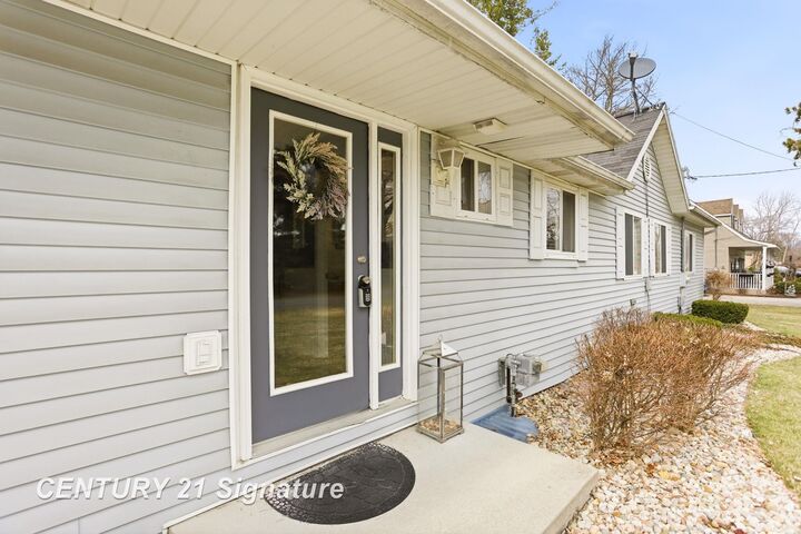 Property Photo:  526 S Maple Street  MI 48626 