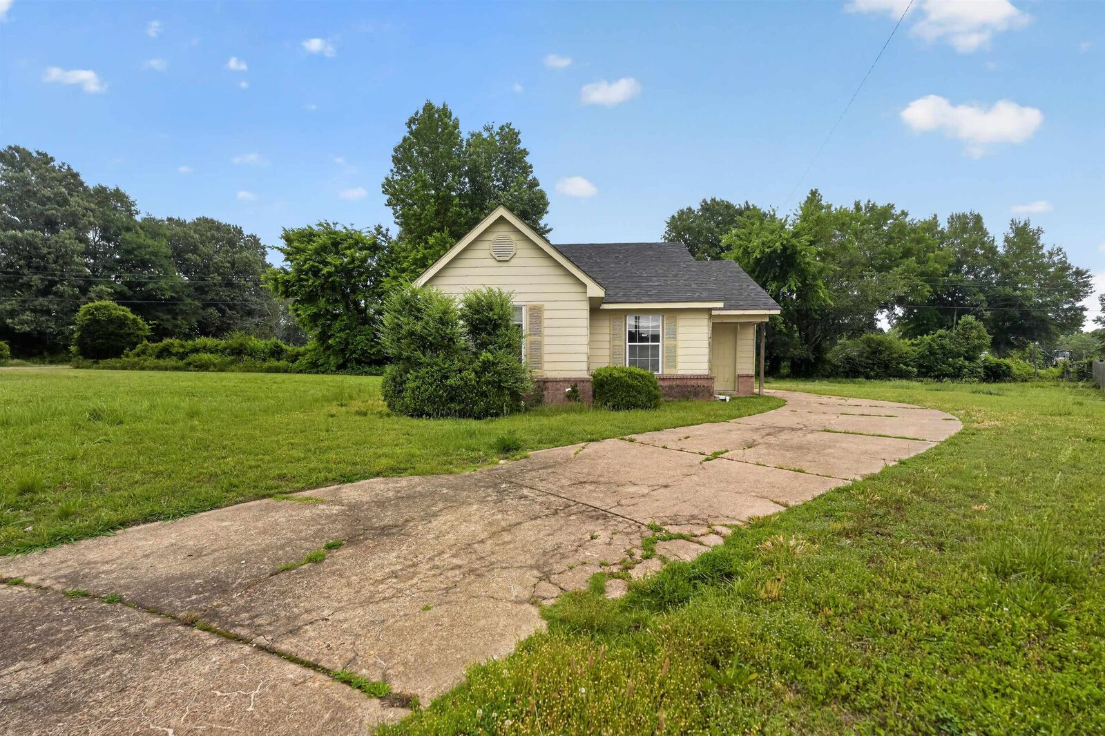 Property Photo:  37 New Haven Cv  TN 38049 