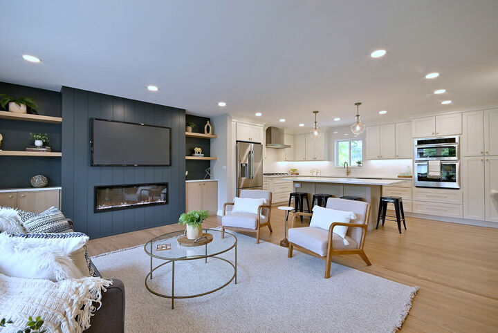 Property Photo:  675 S Edgewood Avenue  IL 60126 