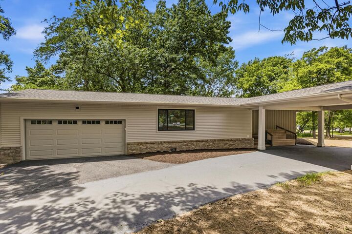 Property Photo: 3 Hickory Lane IL 61884