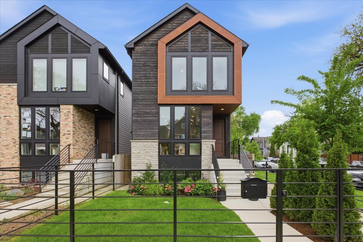 Property Photo:  