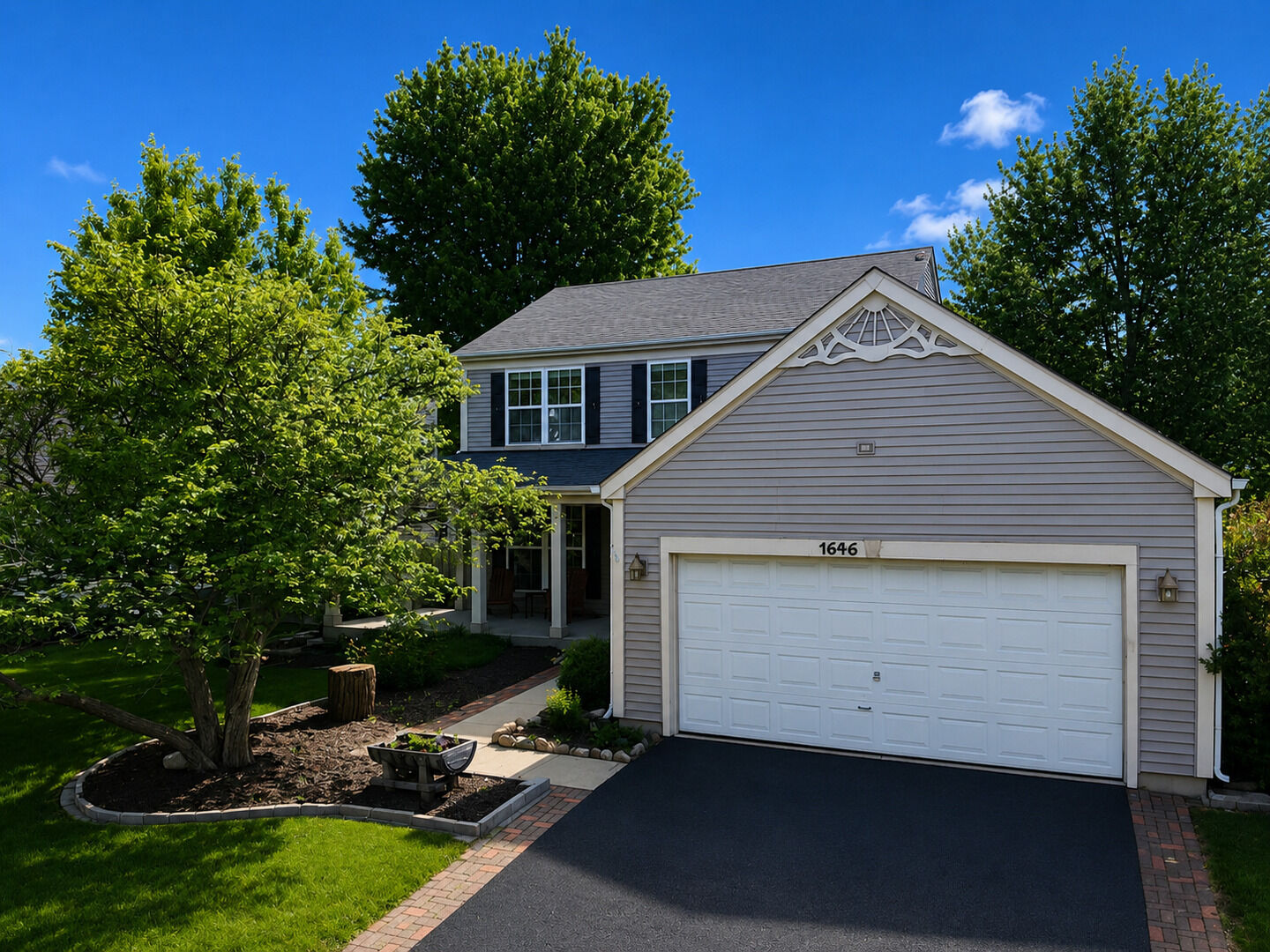 Property Photo: 1646 Gleneagle Drive IL 60110