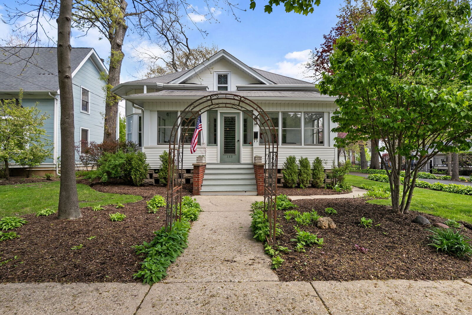 Property Photo:  155 S Slusser Street  IL 60030 