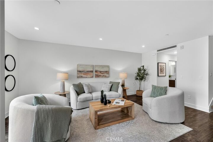 Property Photo:  2428 E Del Mar Boulevard 206  CA 91107 