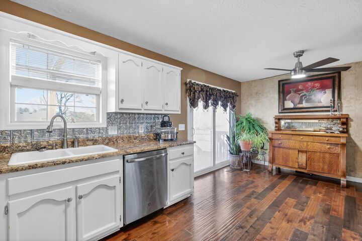 Property Photo: 105 Hunterwood Dr TN 37188