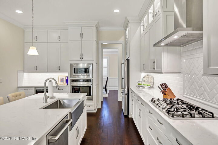 Property Photo: 2660 Fairway Farms Court FL 32223