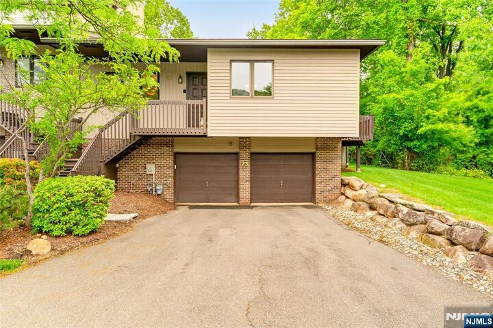 Property Photo:  23 Peach Hill Court  NJ 07446 