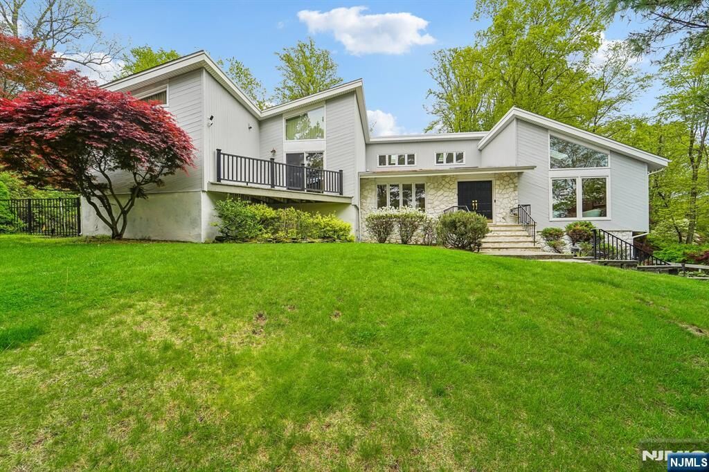 Property Photo:  8 Union Hill Road  NJ 07834 