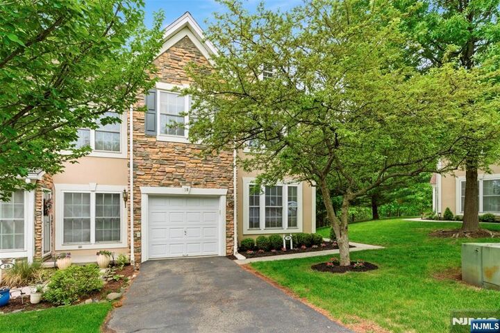 Property Photo:  18 Birchwood Lane  NJ 07508 