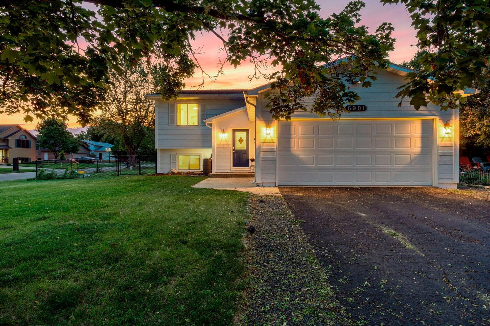Property Photo: 6901 110th Avenue N MN 55316