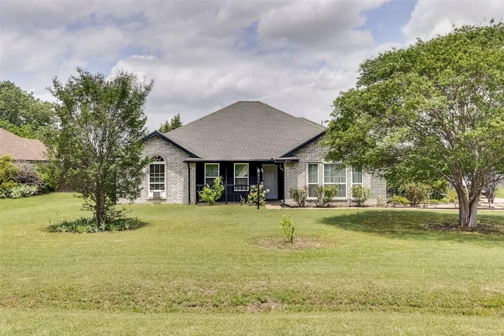 Property Photo:  835 Shady Brook Lane  TX 75154 