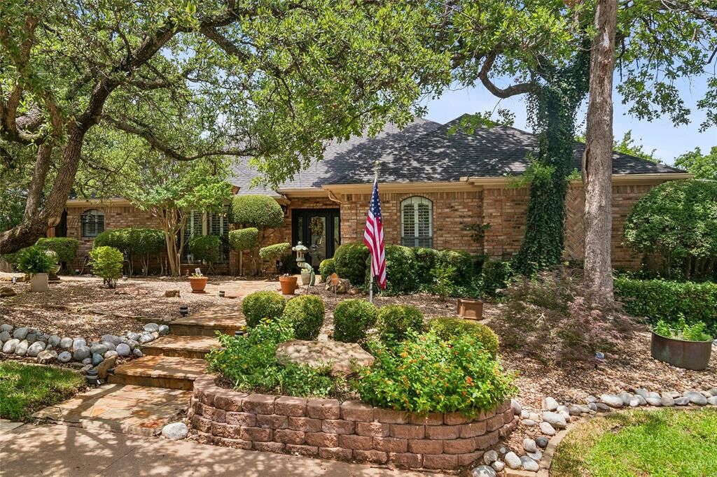 Property Photo:  4008 Brookside Drive  TX 76021 