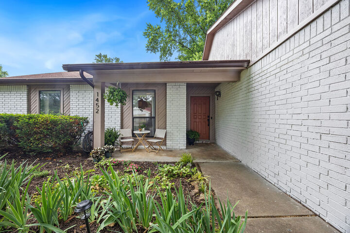 Property Photo:  1452 E Eton Street  AR 72703 